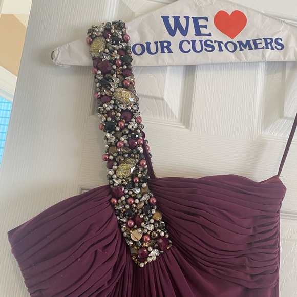 One shoulder plum evening gown with beaded strap - Picture 4 of 7